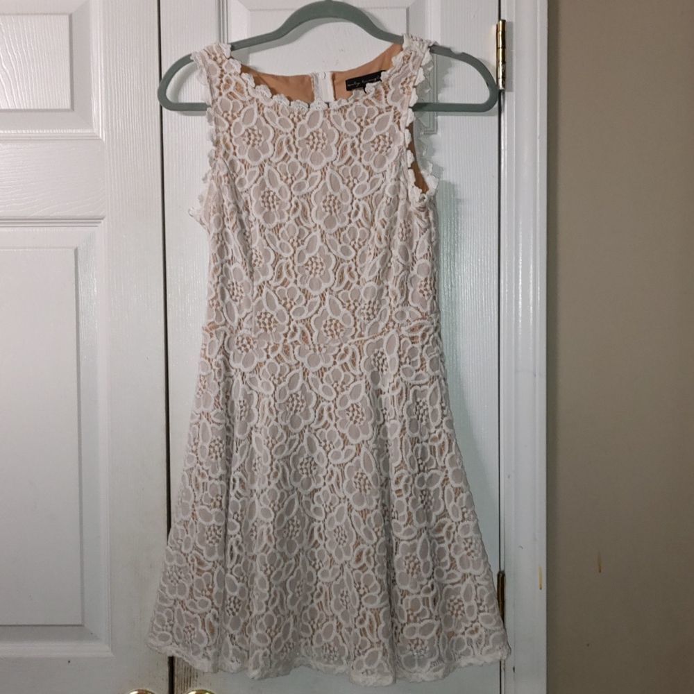 City Triangles Ivory Crochet Capped Sleeve Midi Lined Dress EUC worn once